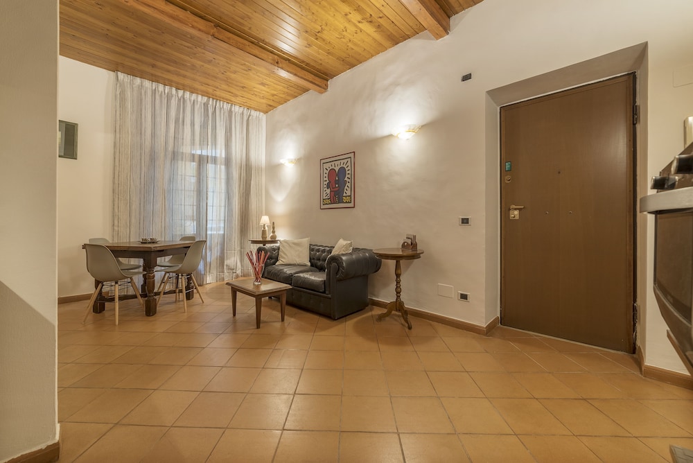 Villa Borghese Roomy Flat 14/28