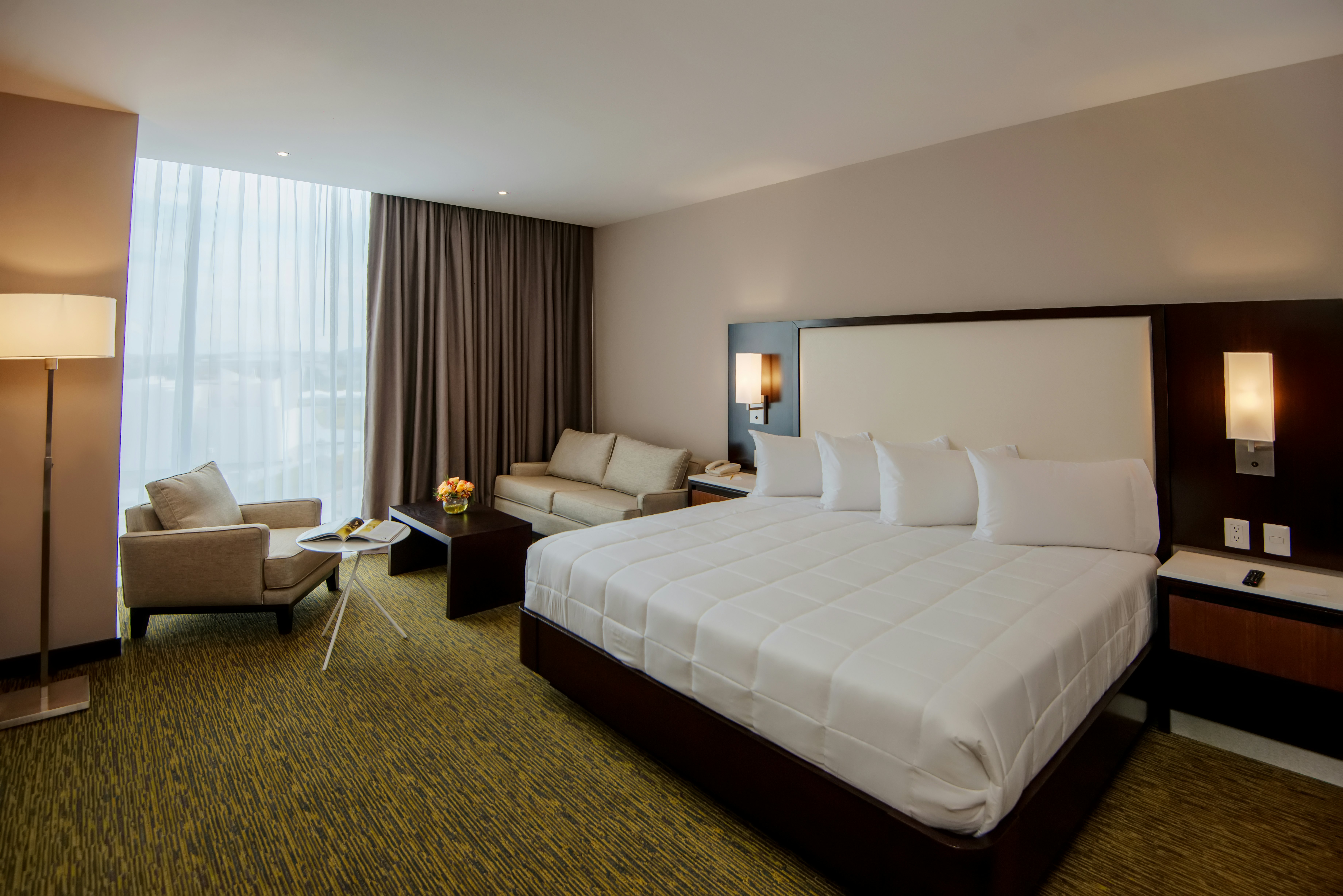 ROOM, KING BED, SOFA, CORNER