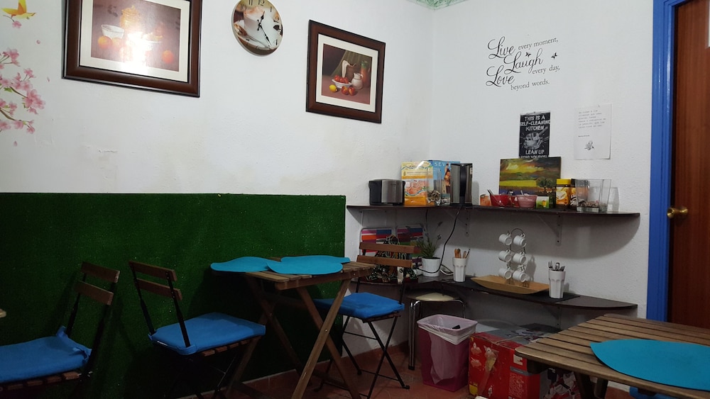 Pension Giraldilla 61/67