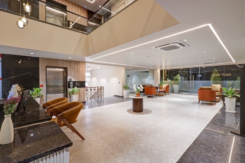 Saltstayz Premier Sector 42 - Golf Course Road 14/62