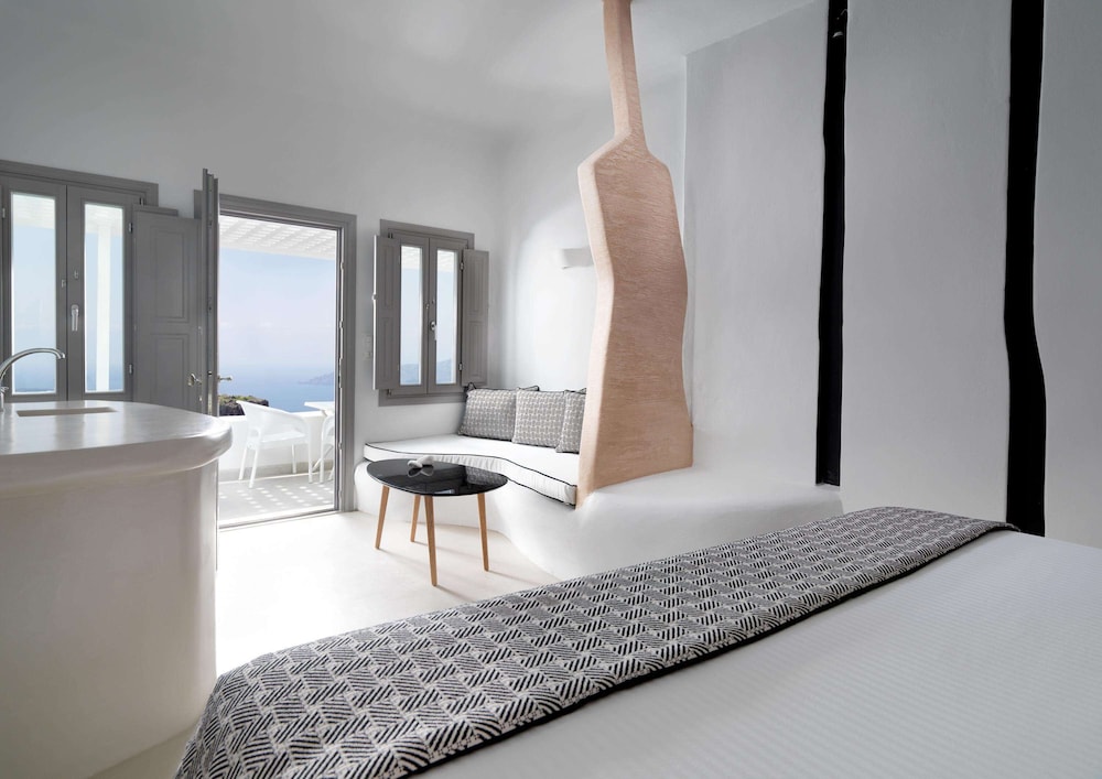 Tholos Resort 12/62