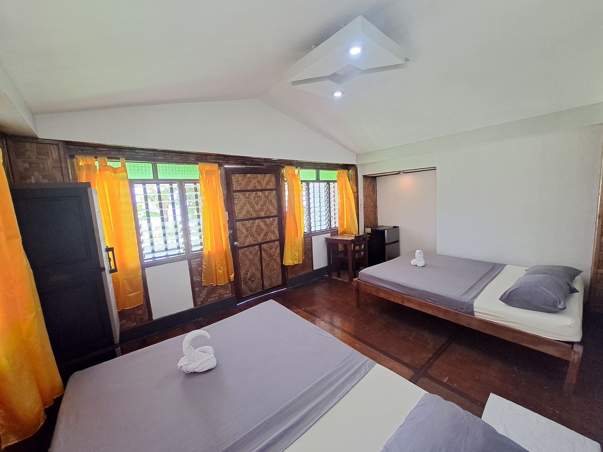 Superior, Cottage, Twin Beds, Beach Front