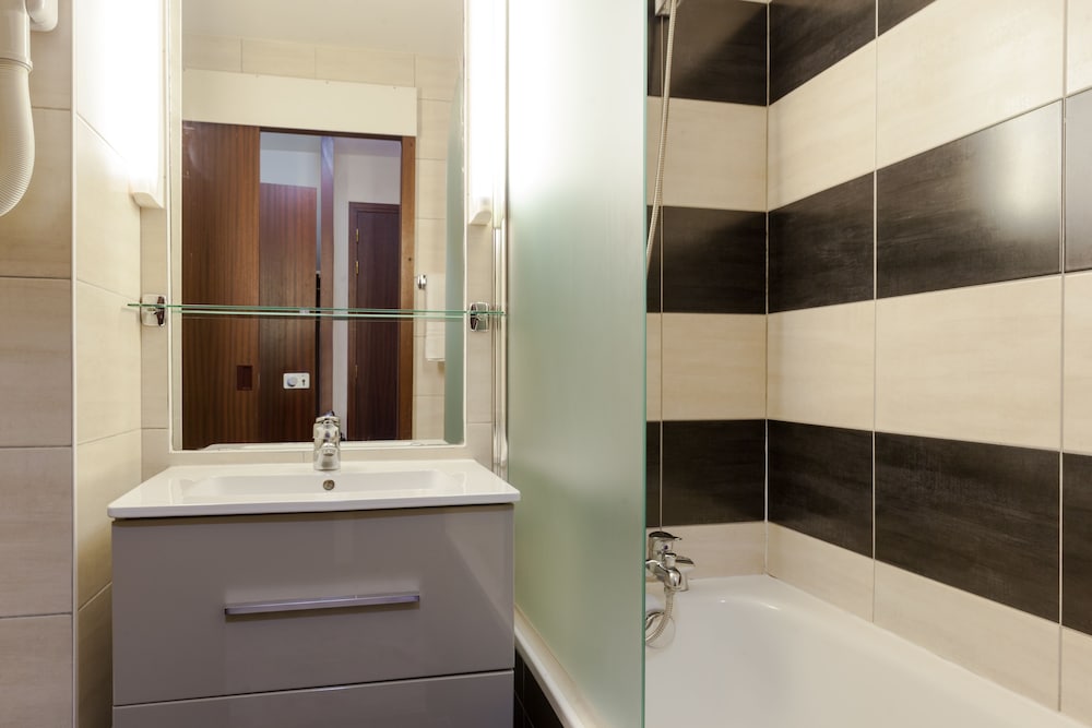 Hotel the Originals Dijon Ouest Castel Burgond 26/30