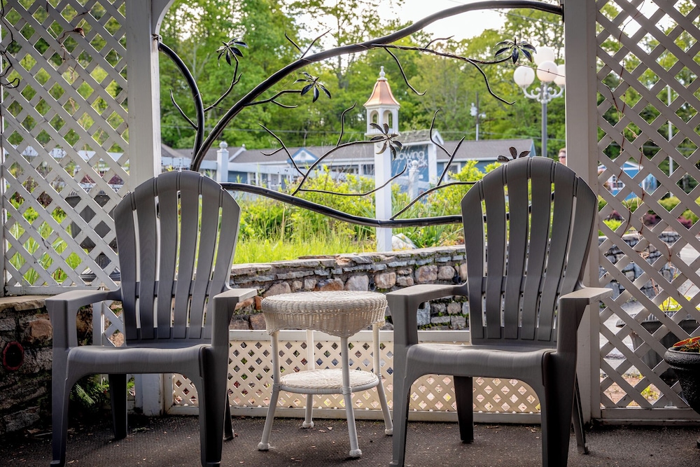 Azalea Garden Inn 32/50