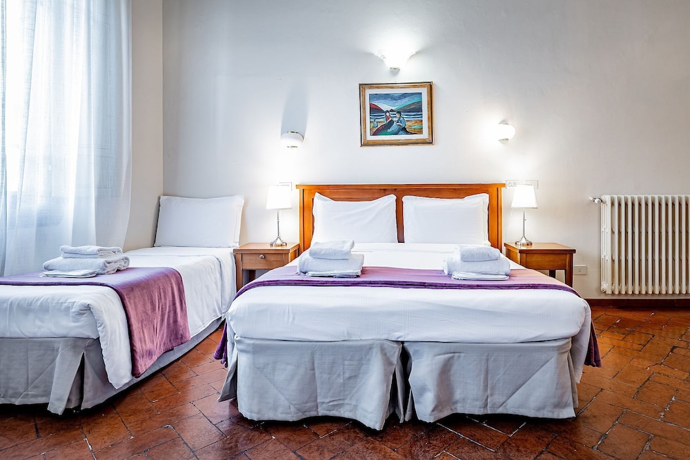 ROOM, QUADRUPLE