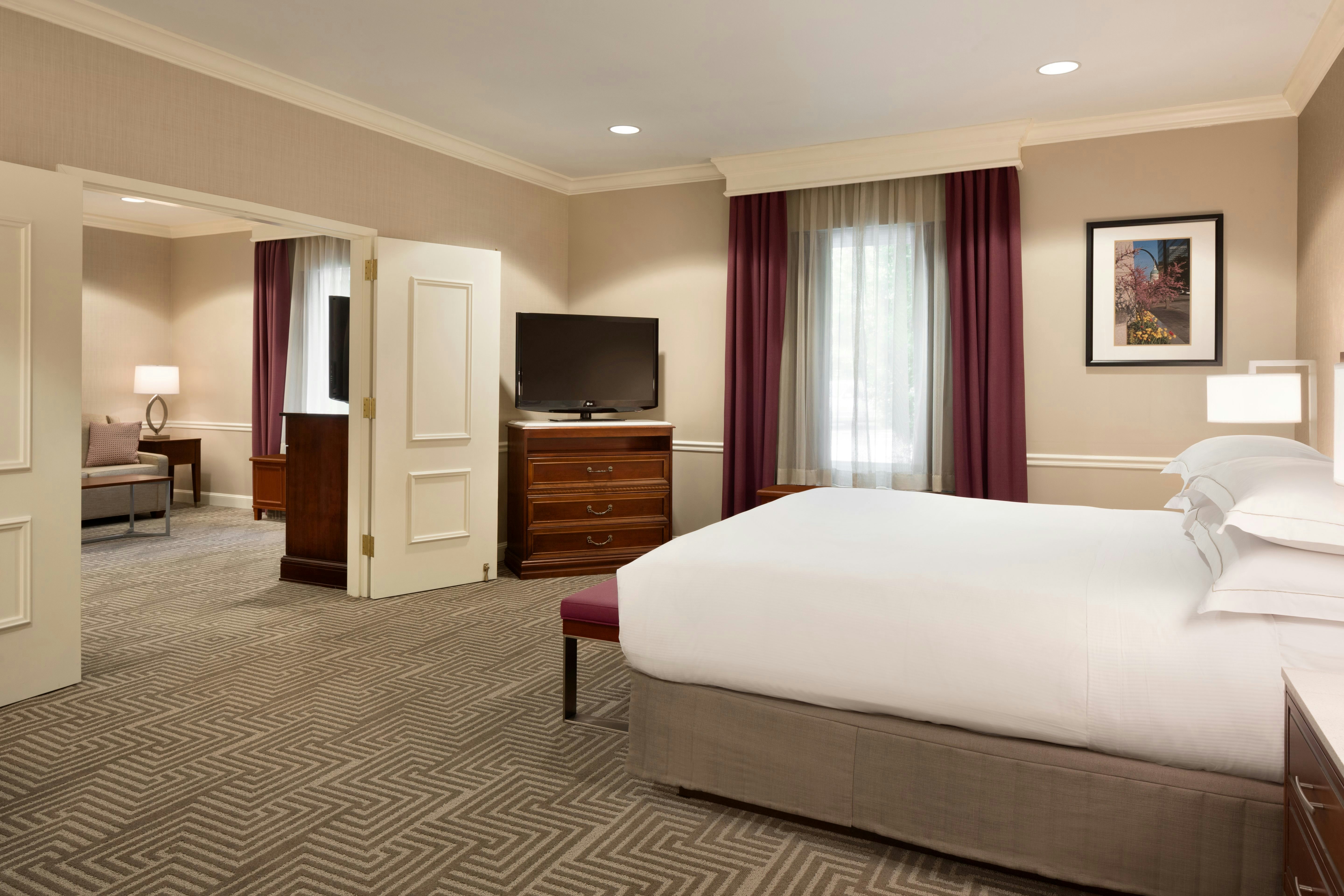 1 BEDROOM, SUITE, KING BED
