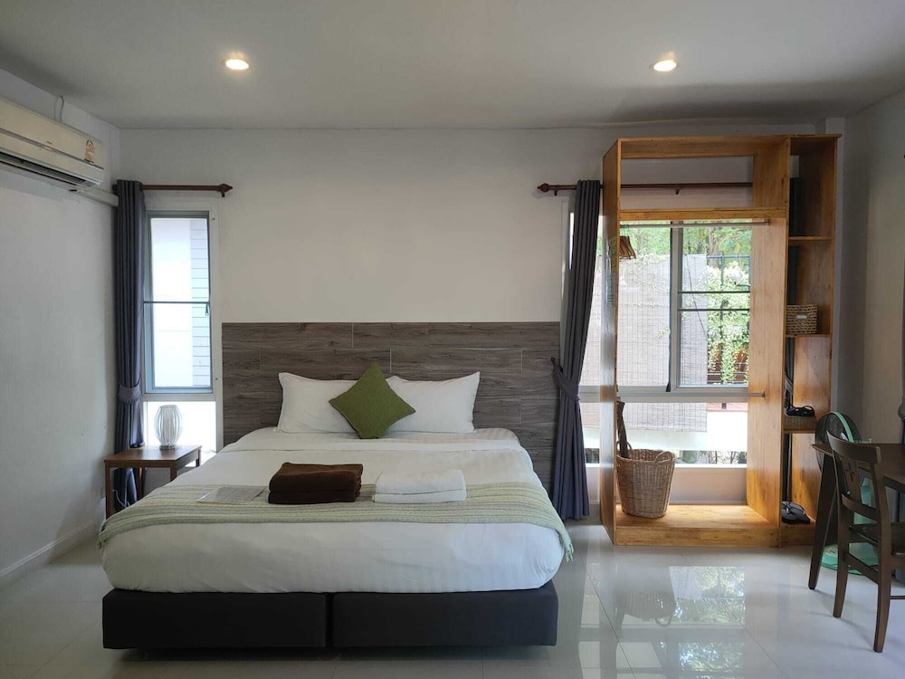 Phangan Akuna 12/47