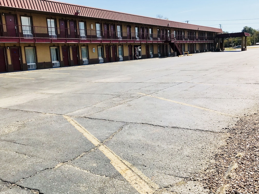 Americas Best Value Inn Indianola 21/26