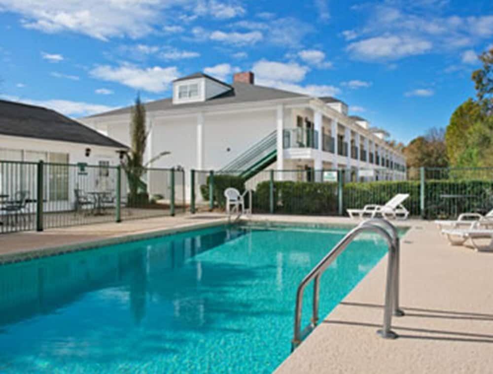 Baymont By Wyndham Roanoke Rapids 22/24