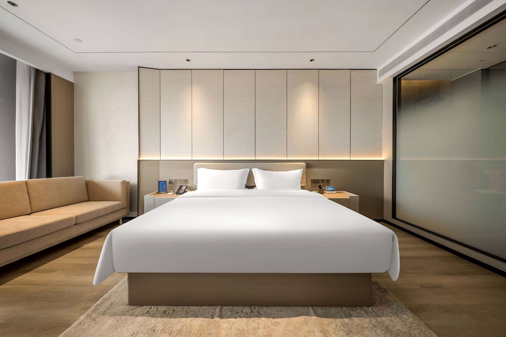 BUSINESS, KING BED