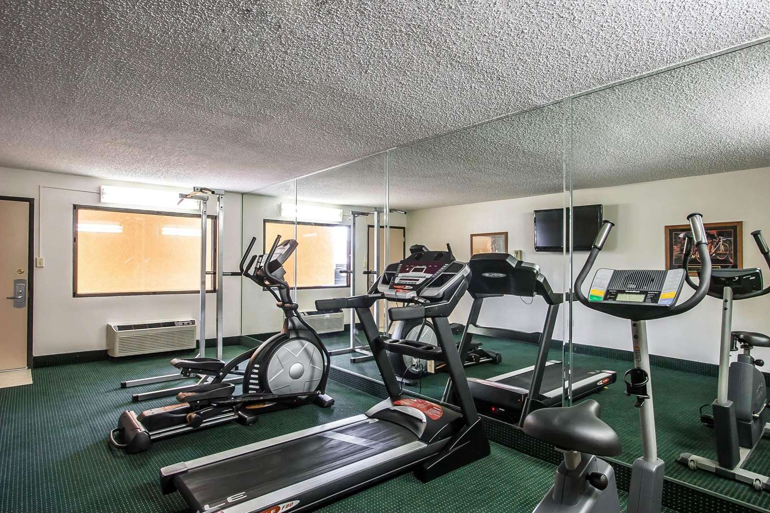 Econo Lodge Inn & Suites Memphis 3/14