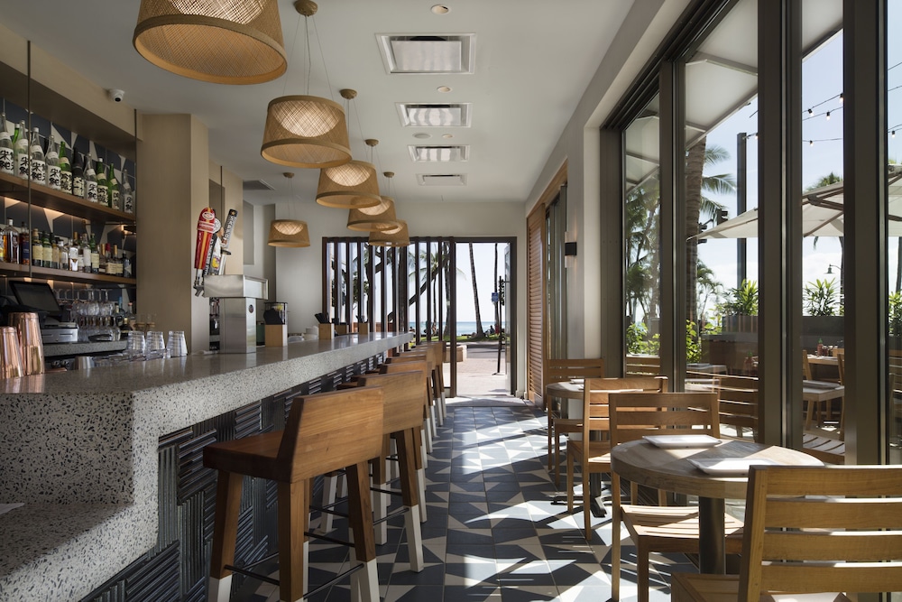 Alohilani Resort Waikiki Beach 56/67