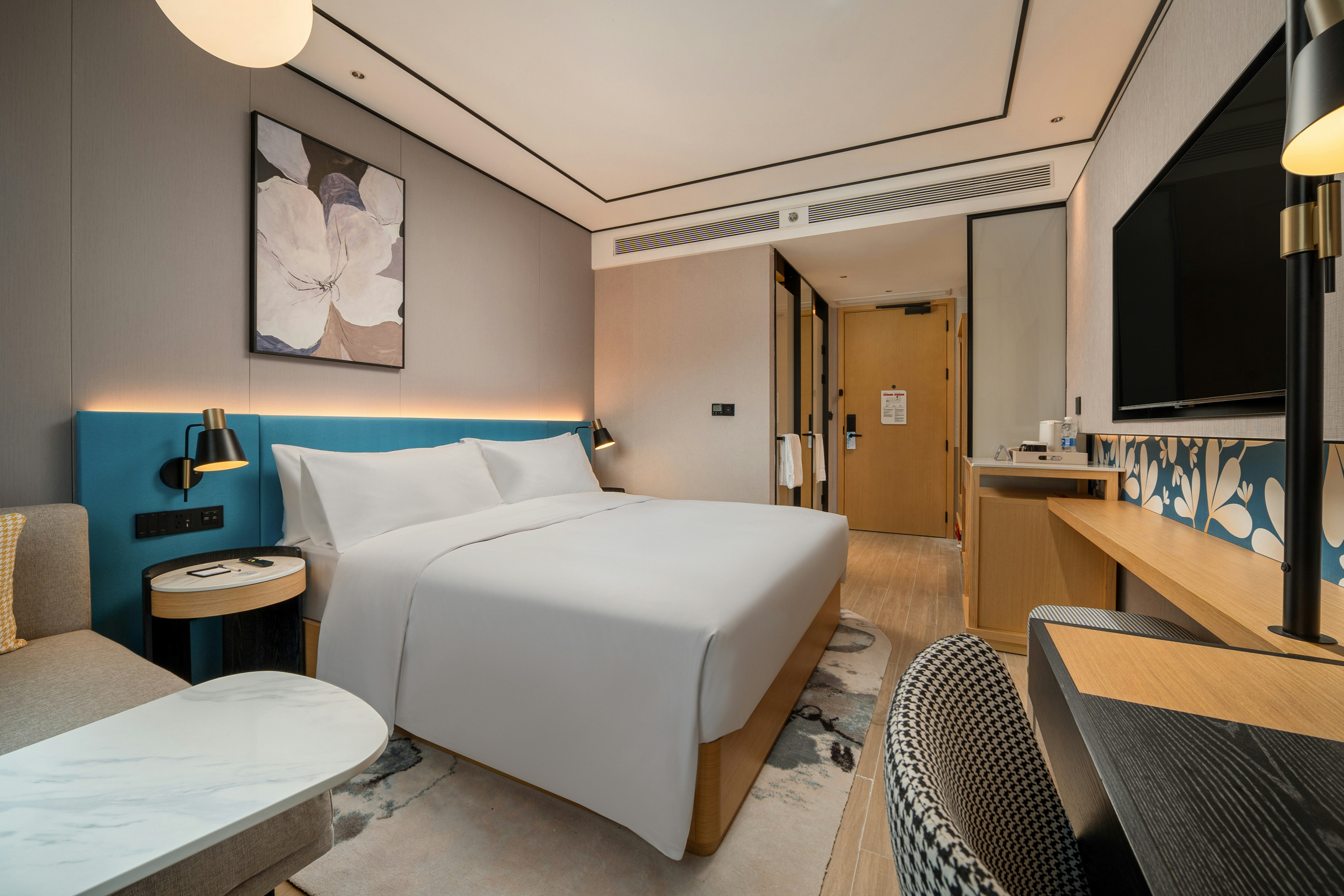 GUEST ROOM, KING BED