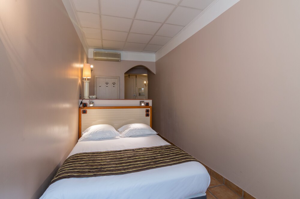 Hotel Artea 11/28