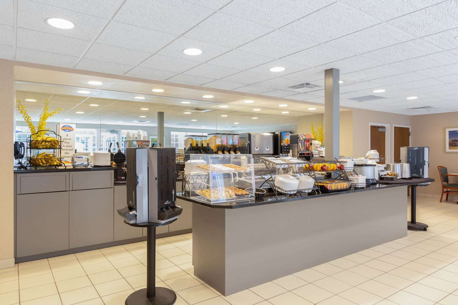 Baymont By Wyndham Des Moines Airport 40/56