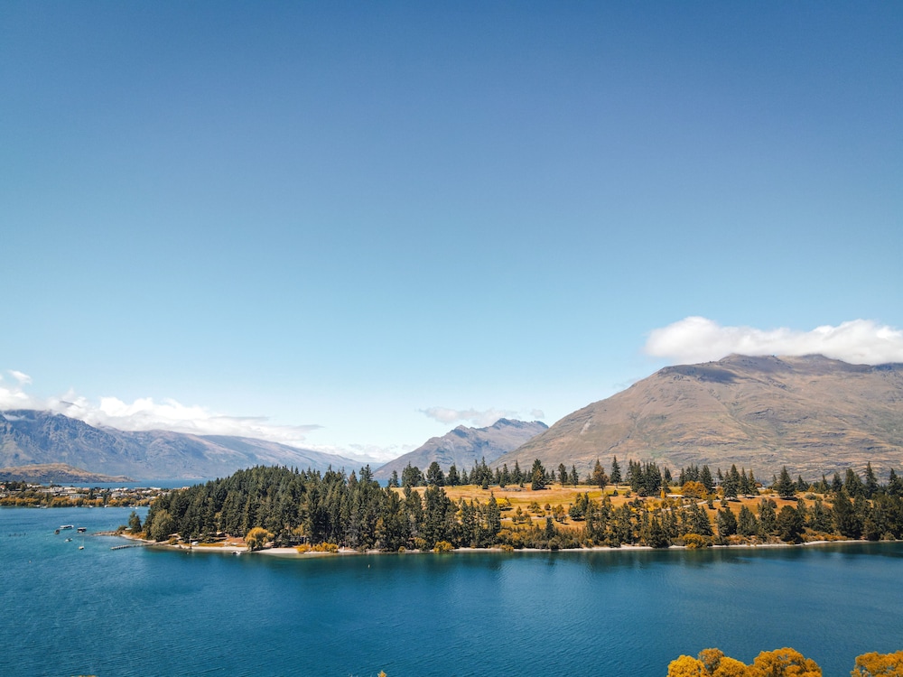 Stay of Queenstown 52/60
