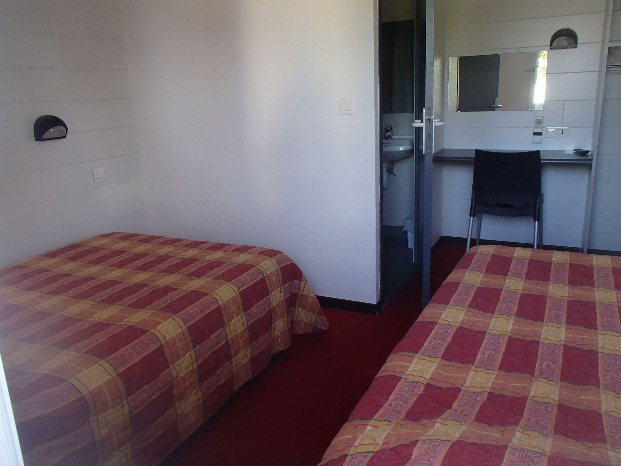 Standard, Twin Beds
