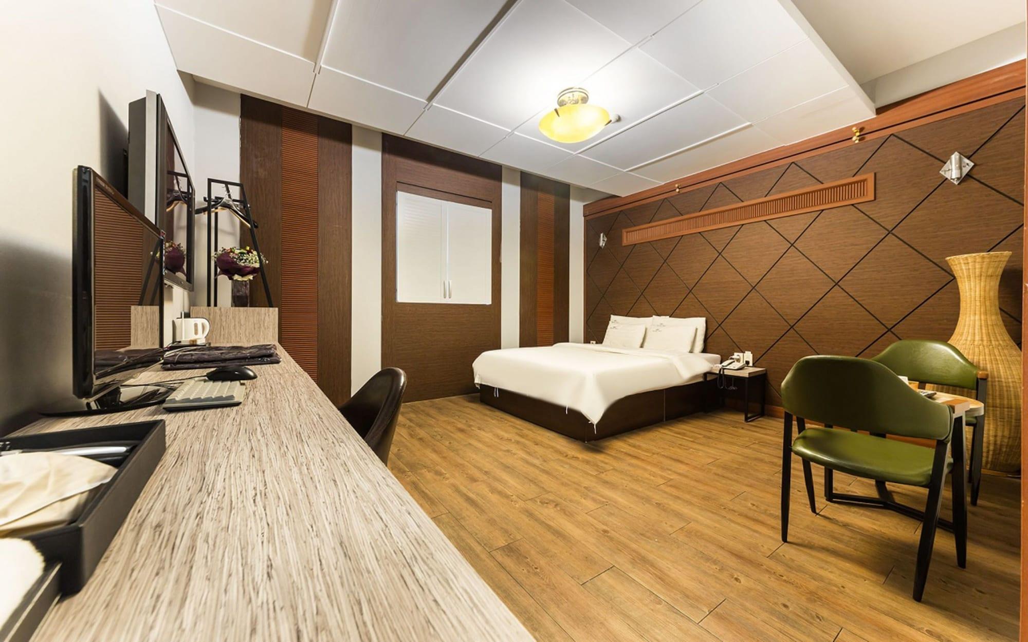 No 1 Hotel 14/44
