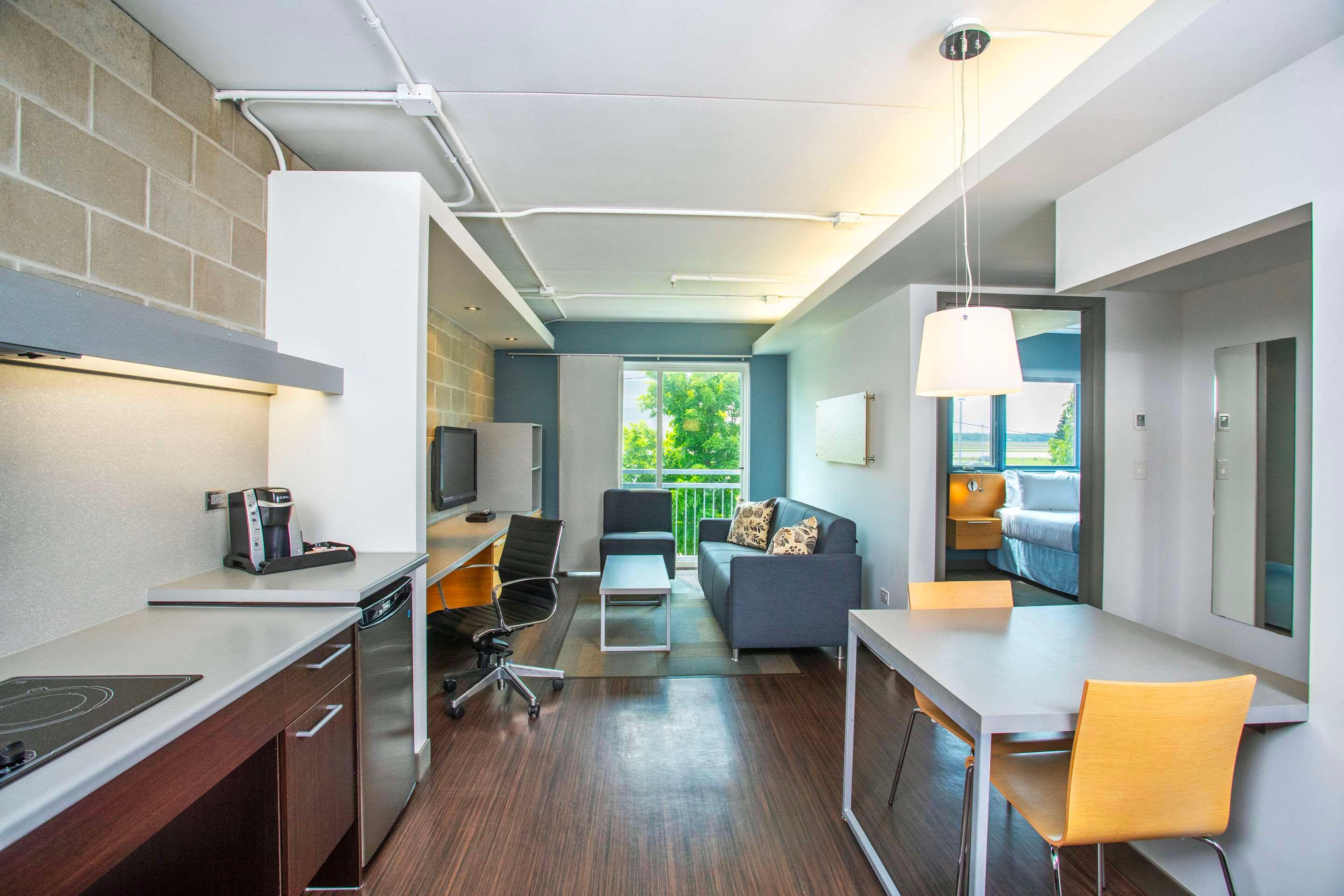 Efficiency, Suite, Queen Bed, Accessible