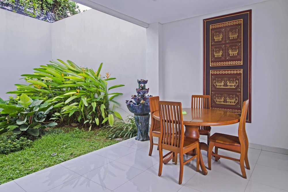Super OYO Capital O 91140 Ayodya Kebon Jeruk 36/50