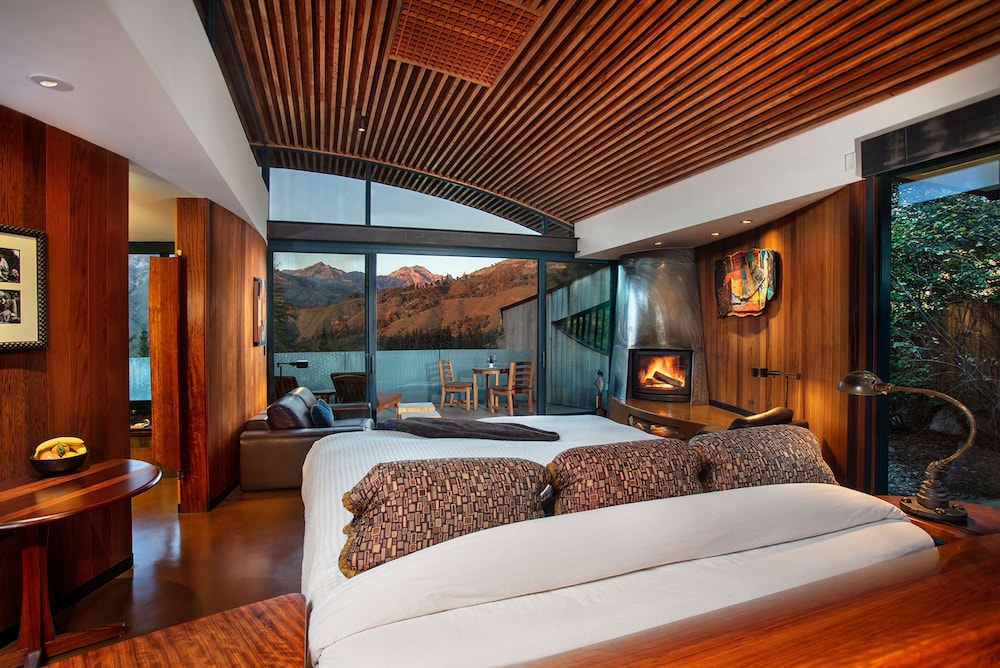 Peak House, King Bed, Accessible