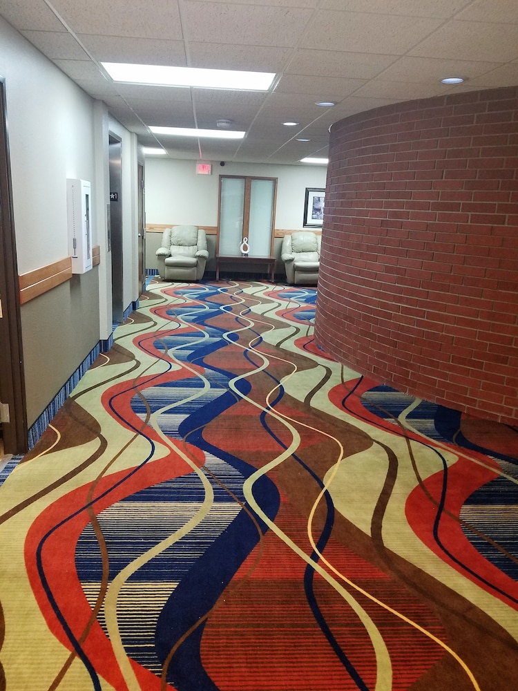 Apple Tree Inn and Suites 53/62
