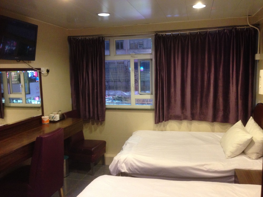 Uk Deluxe Hostel 8/39