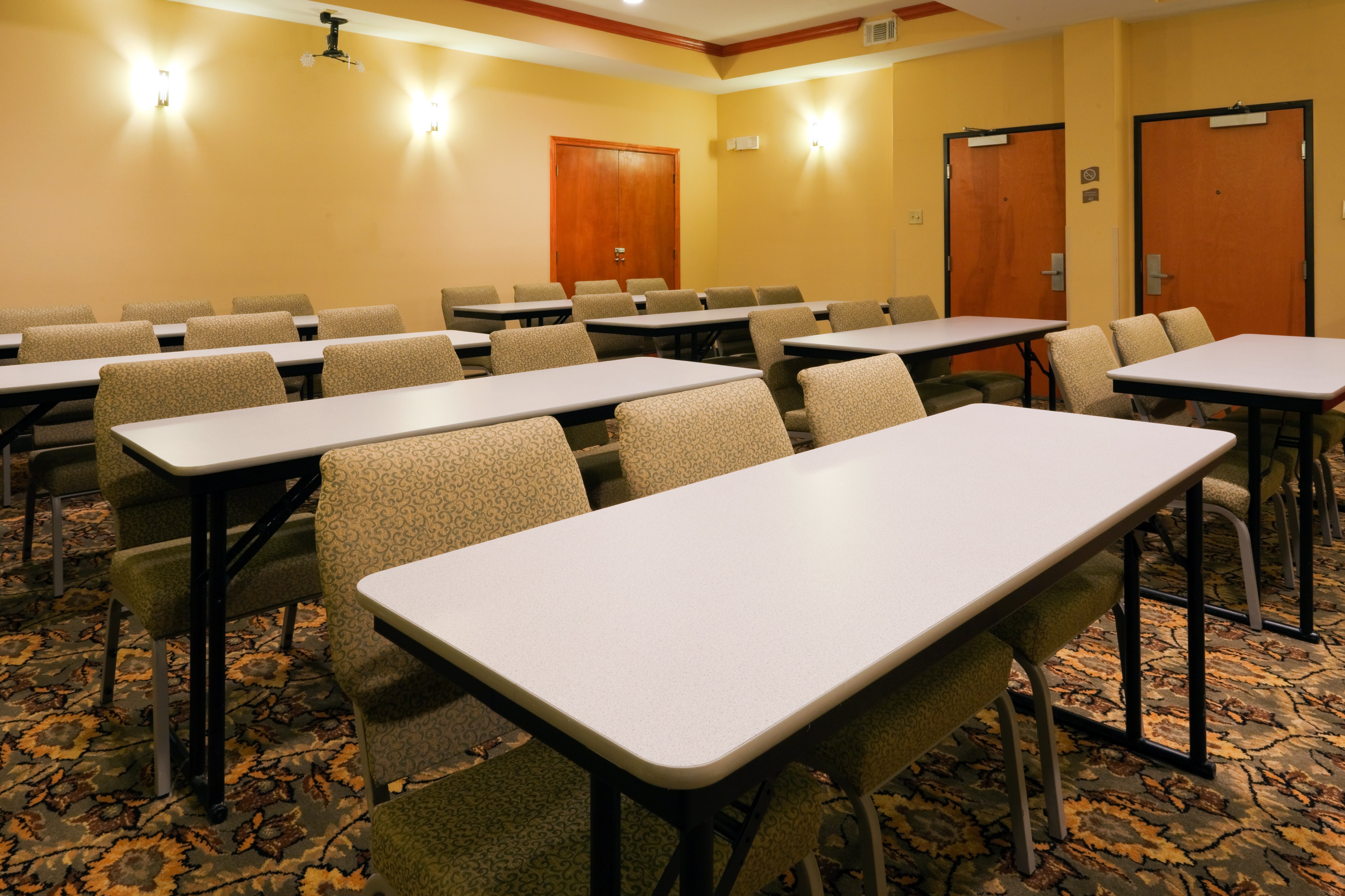 Holiday Inn Express Hotel Suites Fairfield North 45/63