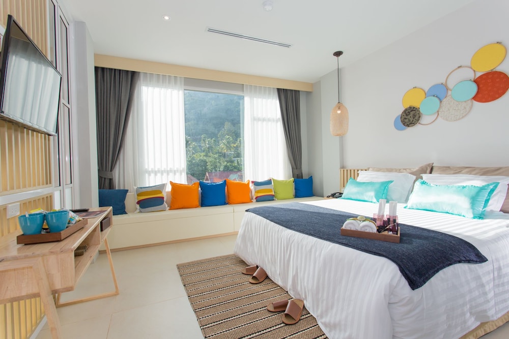 SUITE, KING BED