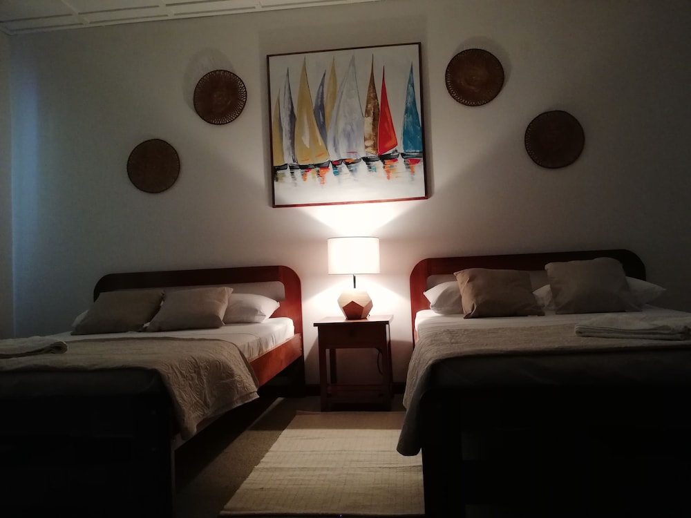 La Isla Hotel 6/35