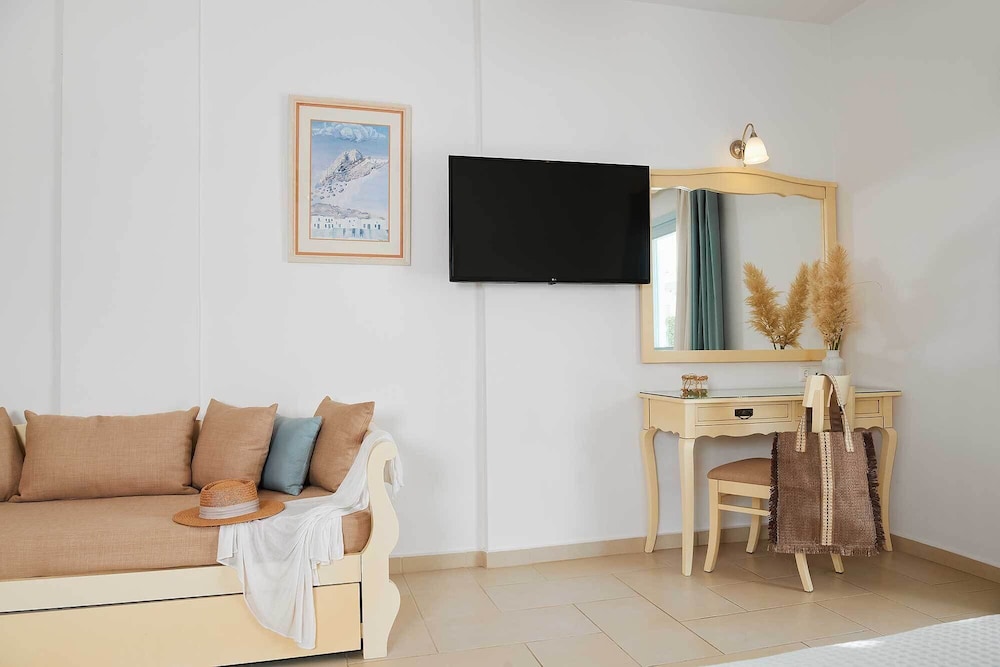 Perigiali Hotel 25/50