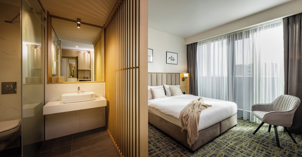 B1 City Hotel 24/49