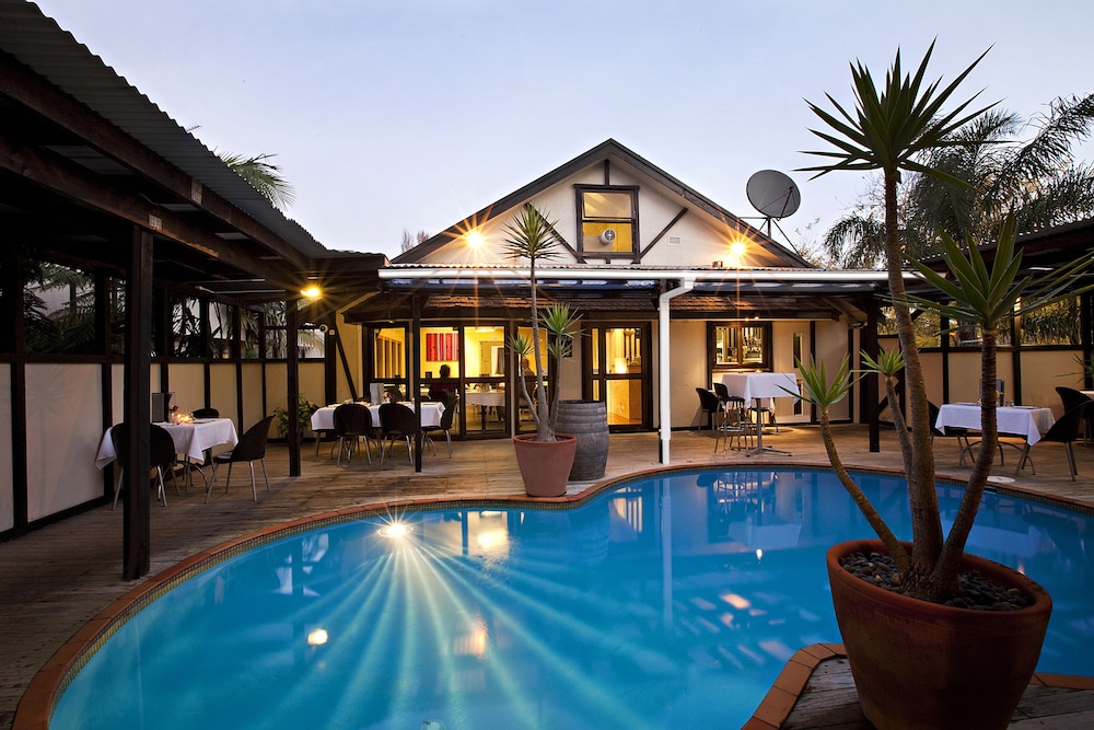 Mount Richmond Hotel 3/36