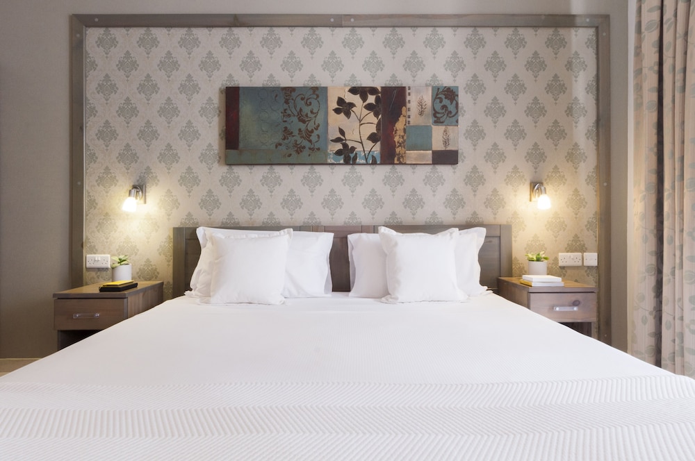 DELUXE, DOUBLE BED
