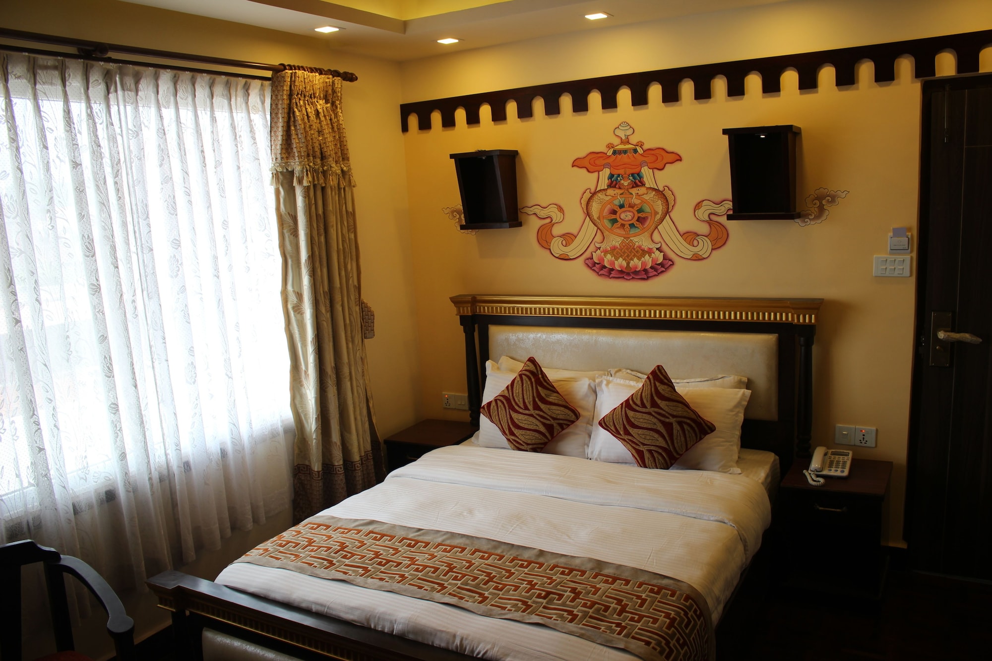DELUXE, DOUBLE BED