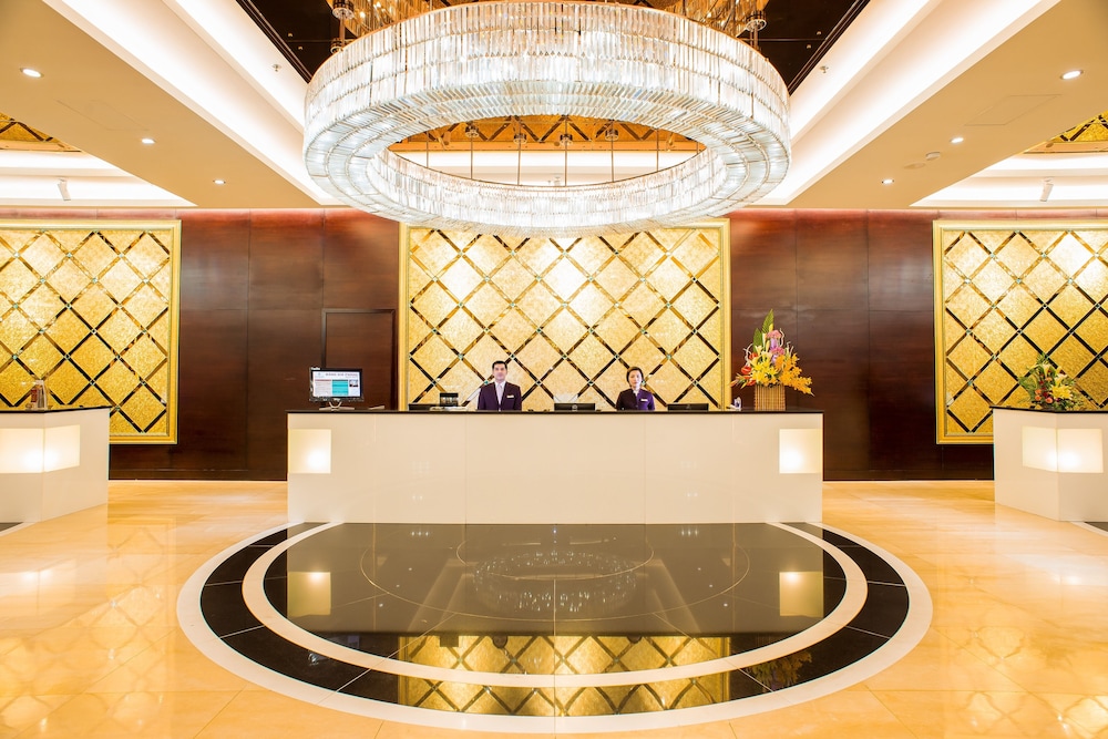 Royal Halong Hotel 10/70