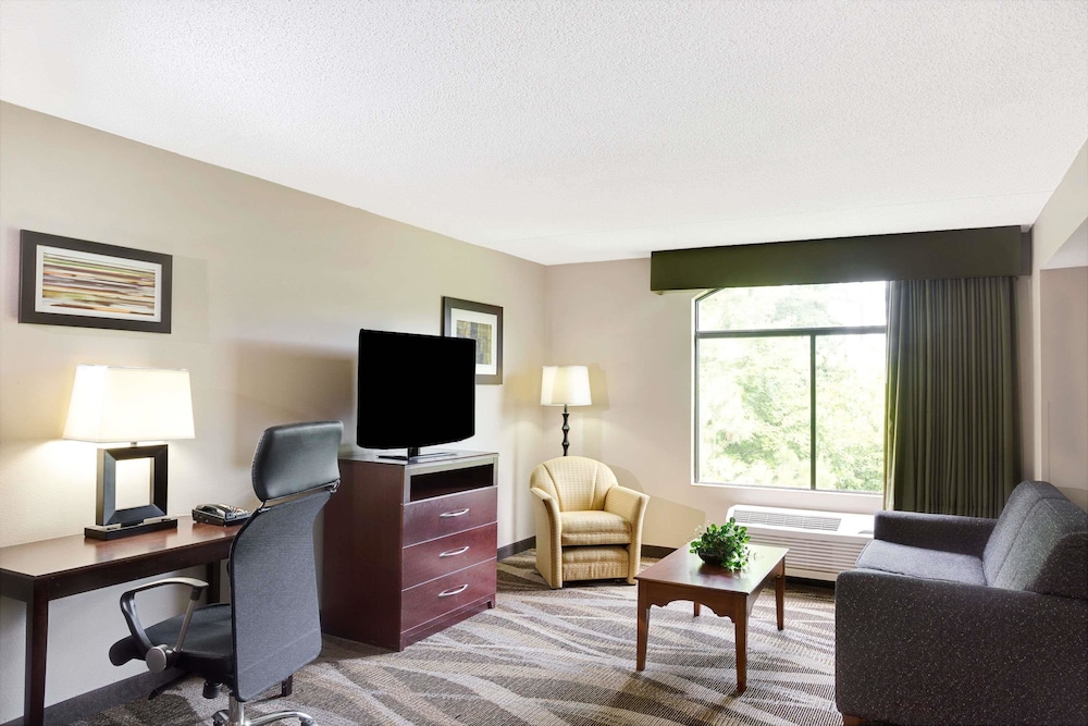 Wingate By Wyndham Raleigh Durham Airport 15/30