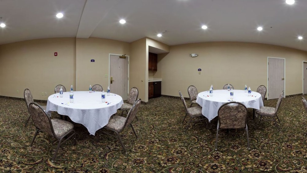 Holiday Inn Express Hotel And Suites Marion 57/68