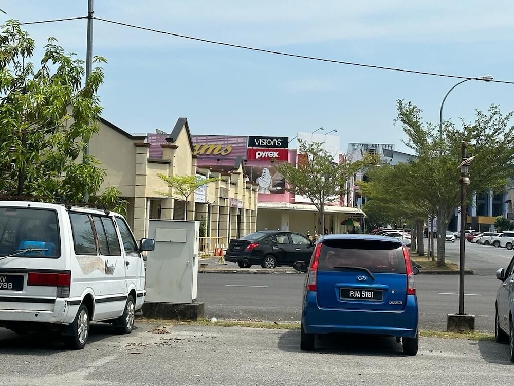 Baron Waterfront Hotel 36/42