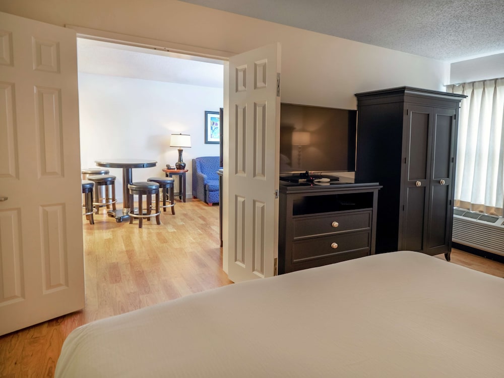 Doubletree By Hilton Buffalo Amherst 35/64