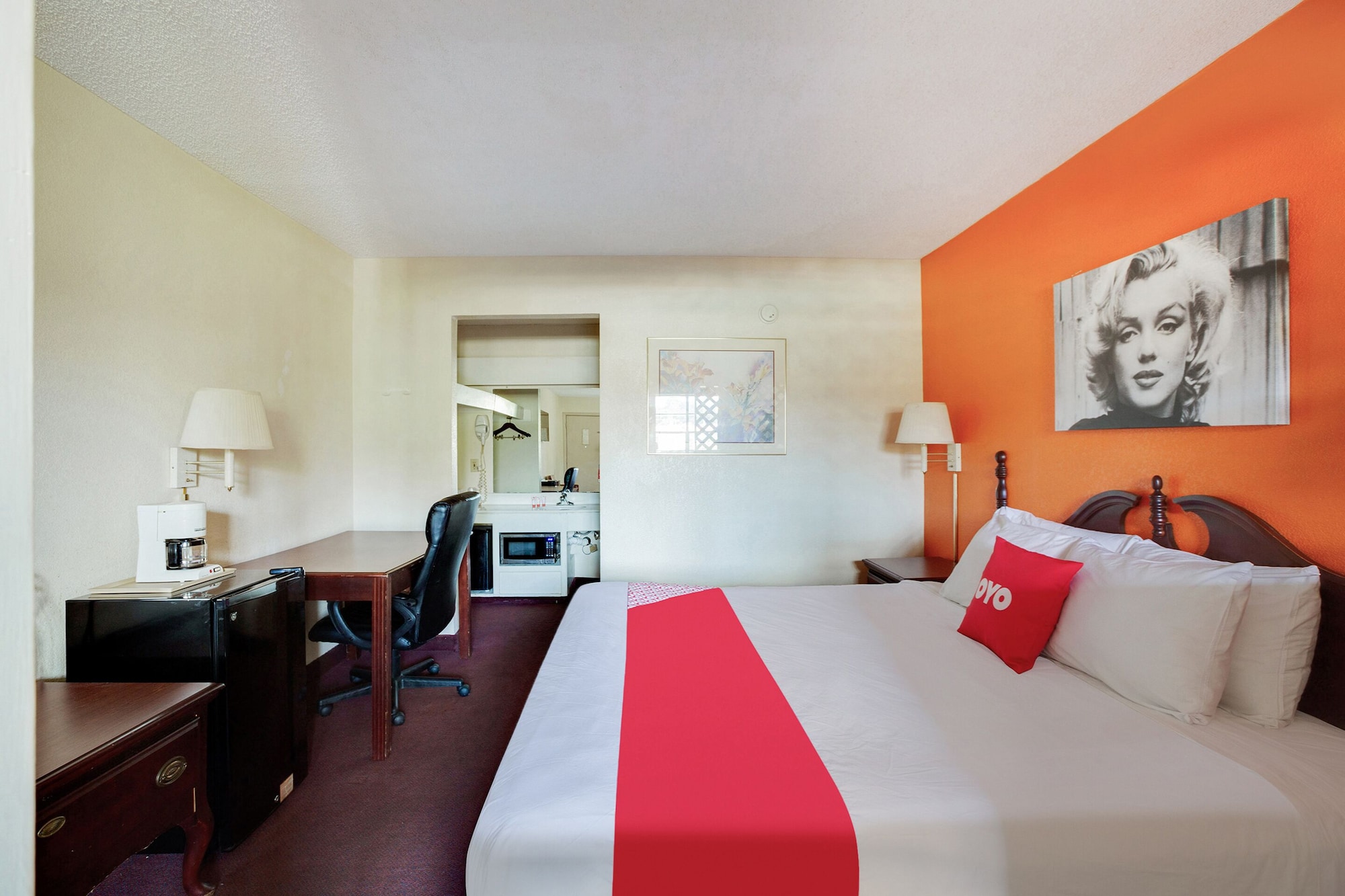 ROOM, KING BED