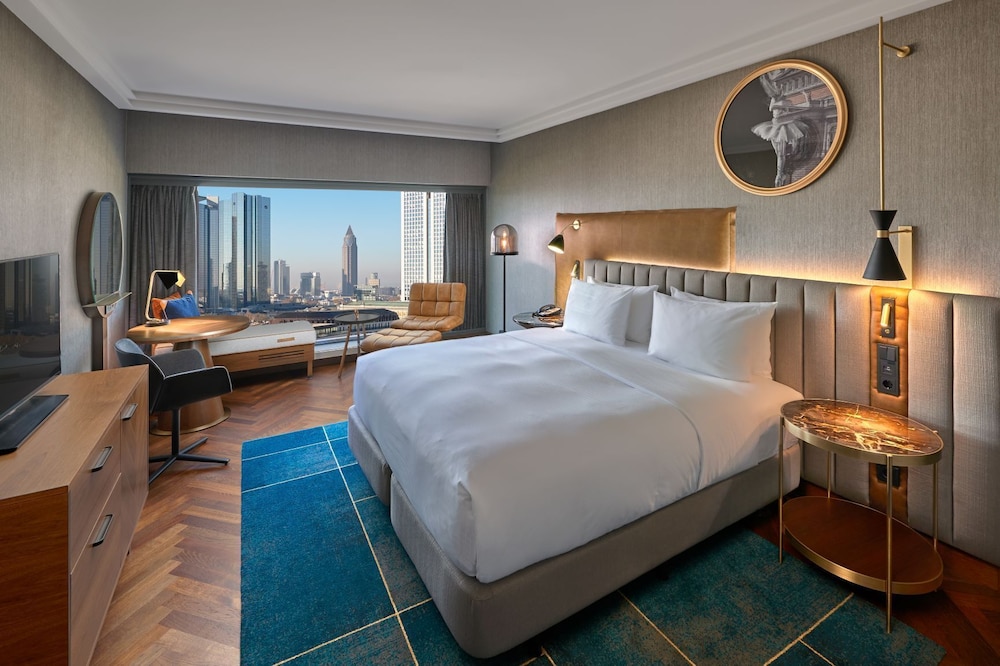 Executive, King Bed, City or Park View