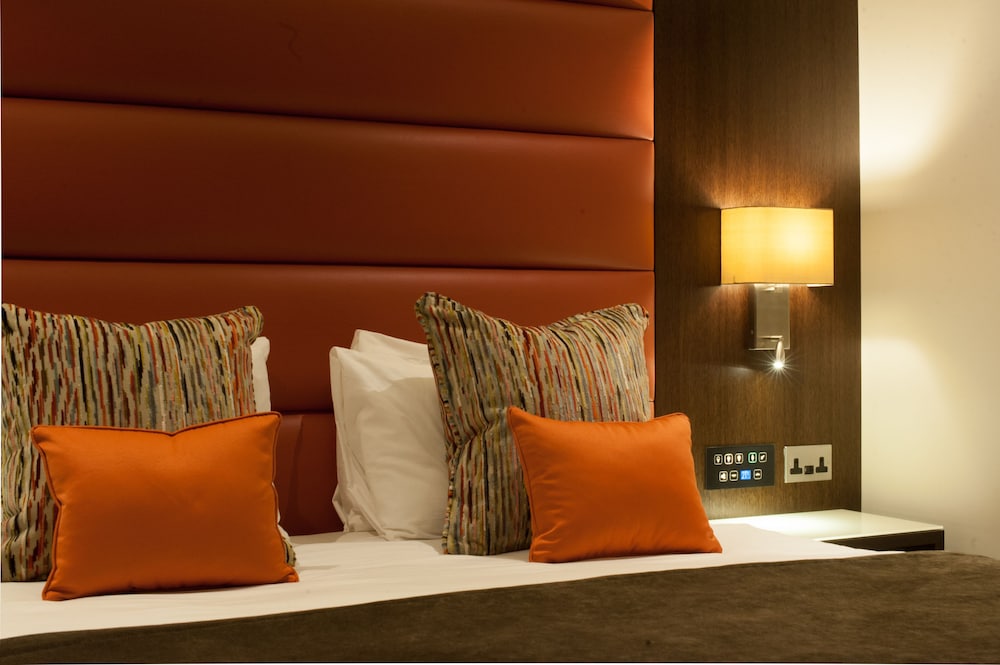 St George S Hotel Wembley 25/32