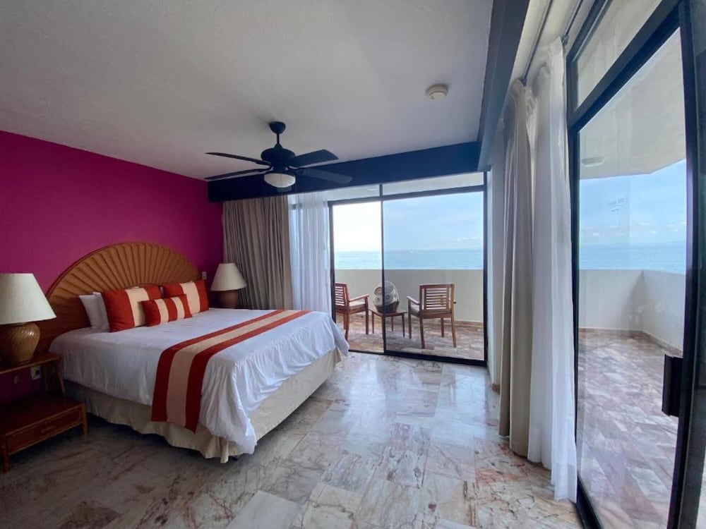 Costa Sur All Inclusive Resort Puerto Vallarta 10/50