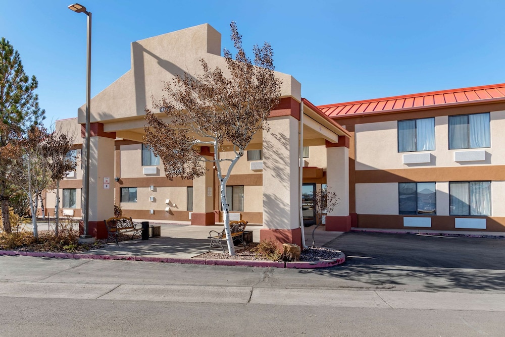 Econo Lodge Pueblo North 38/40