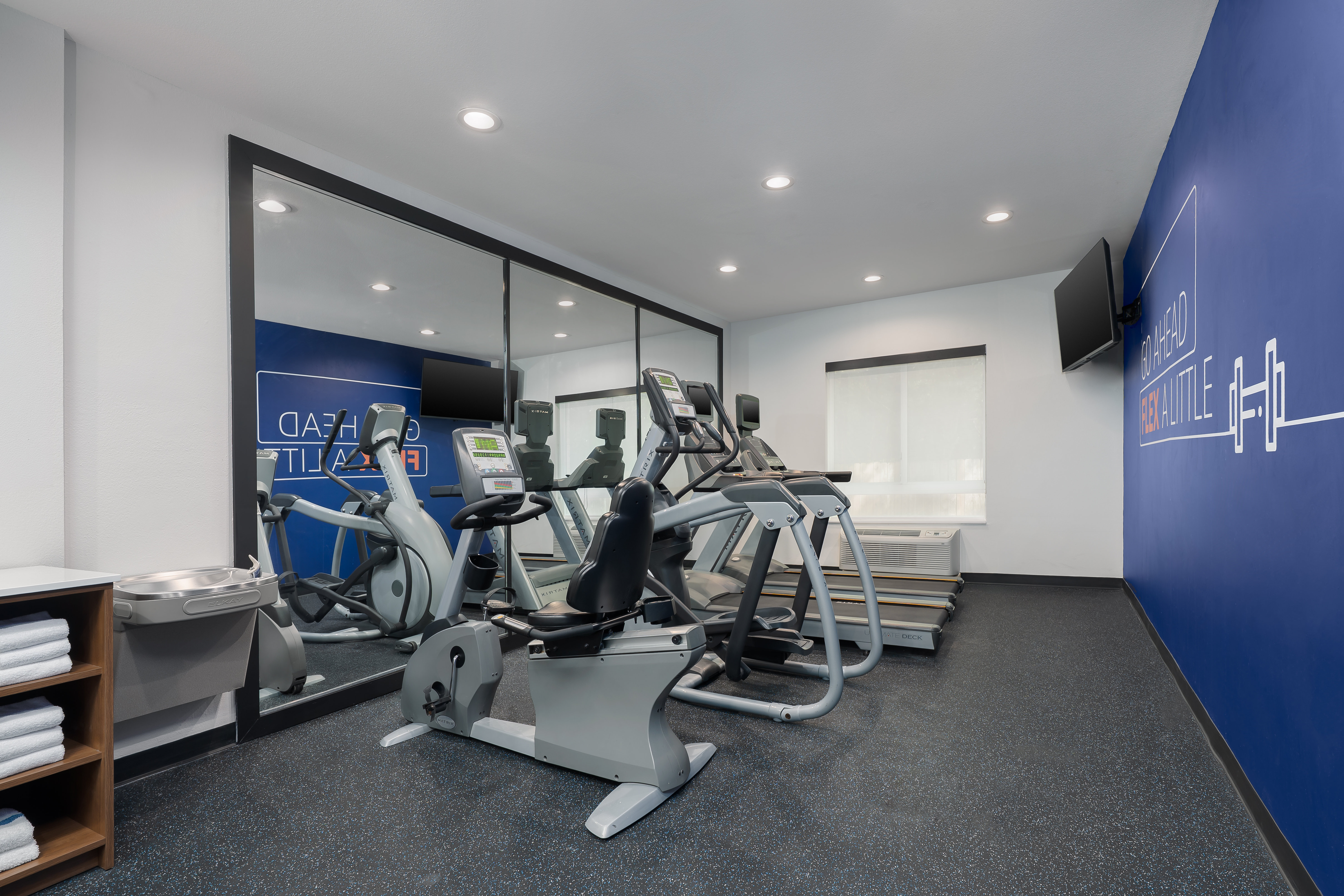 Holiday Inn Express Hotel Suites Alexandria 33/62