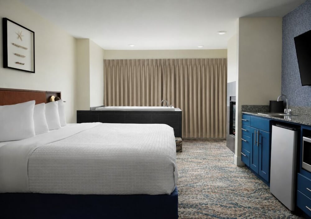 Cove, King Bed