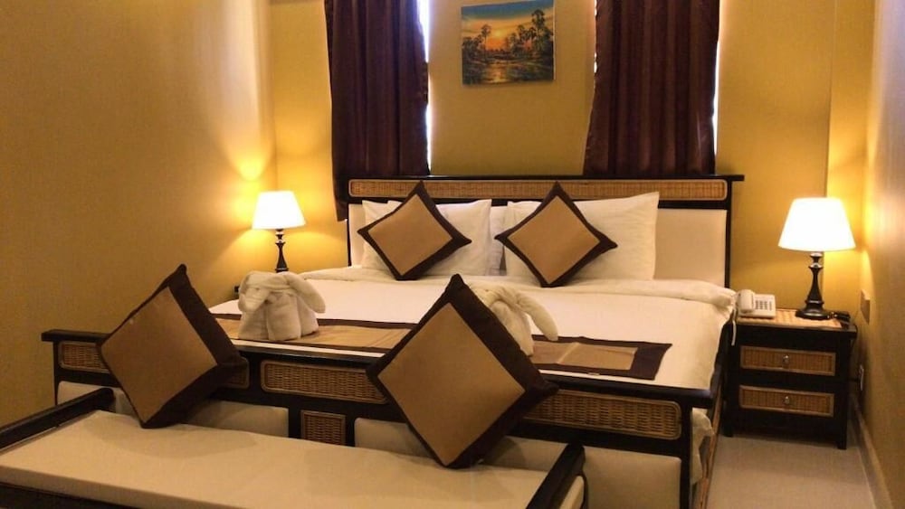 Aristocrat Residence Hotel 55/80