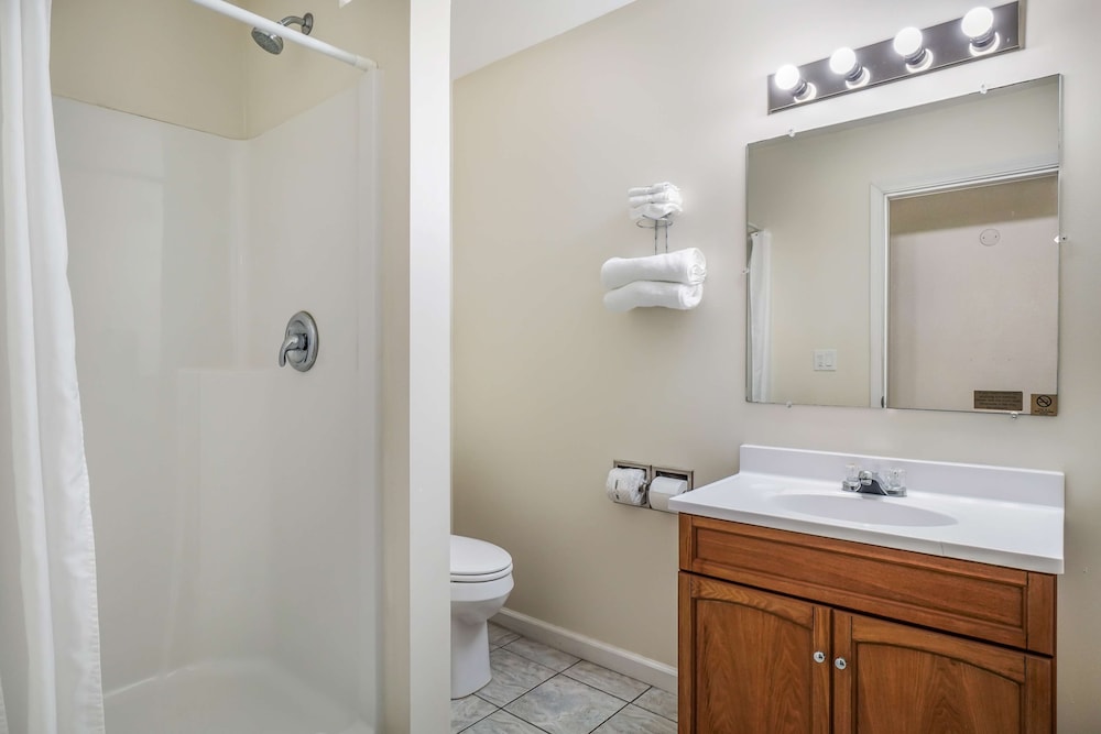 Americas Best Value Inn Marquette 13/46