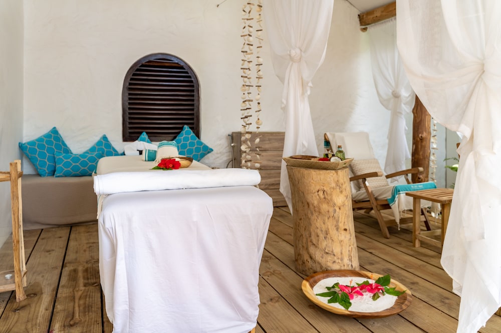 Bliss Praslin Seychelles 24/68
